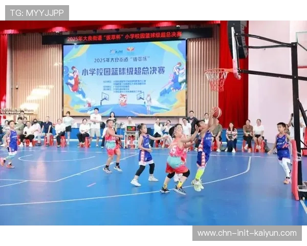 大良街道“拔萃杯”家校羽毛球联赛开幕，教师家长组队竞技